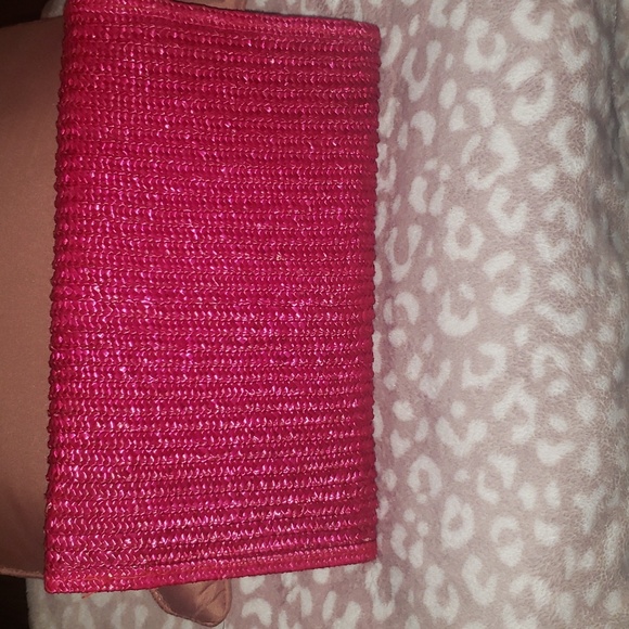 Hot pink vintage clutch...straw weaved. Medium sized. - Picture 3 of 7